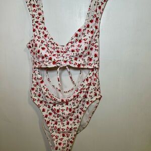 NEVER WORN 🌸🍓Floral/Berry Cutout Swimsuit